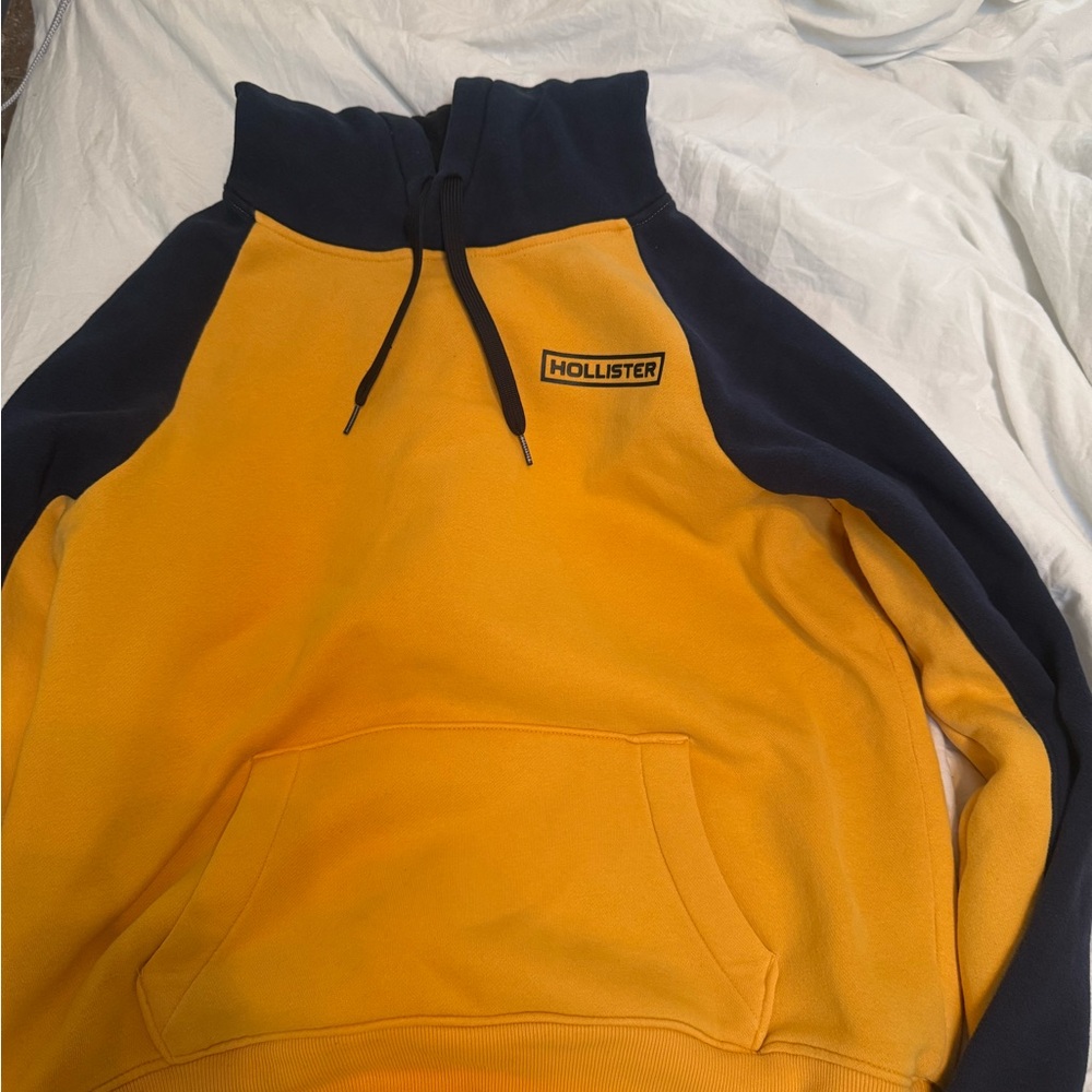 Hollister Men's Hoodie in Yellow and Navy